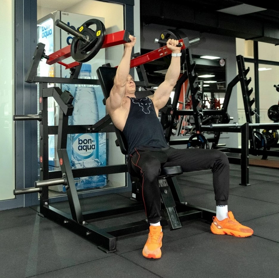 Наклонный грудной жим на свободных весах Protrain PP101 черно-красный 901_900
